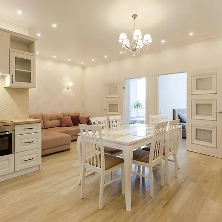 двухкомнатная с гостиной 70 метров Apartment Odessa