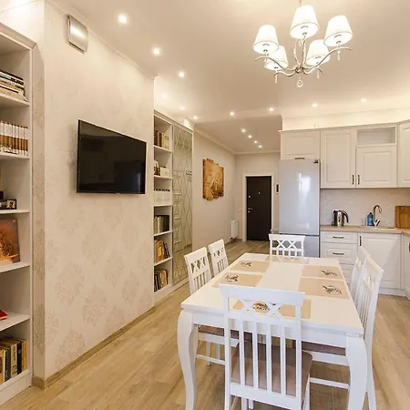 двухкомнатная с гостиной 70 метров Apartment Odessa